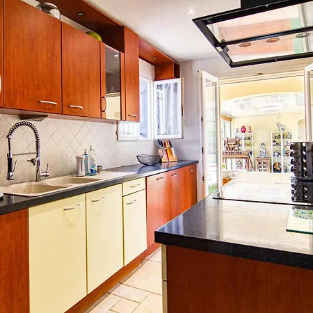 Les Oliviers By Interhome Nyaraló Roquebrune-sur Argens